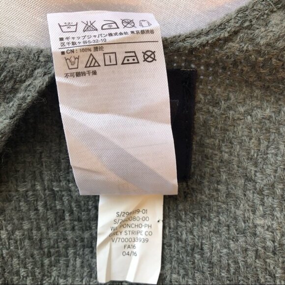 NWOT. Gap Grey Poncho One Size Fits  All 100% Acrylic - Picture 7 of 9